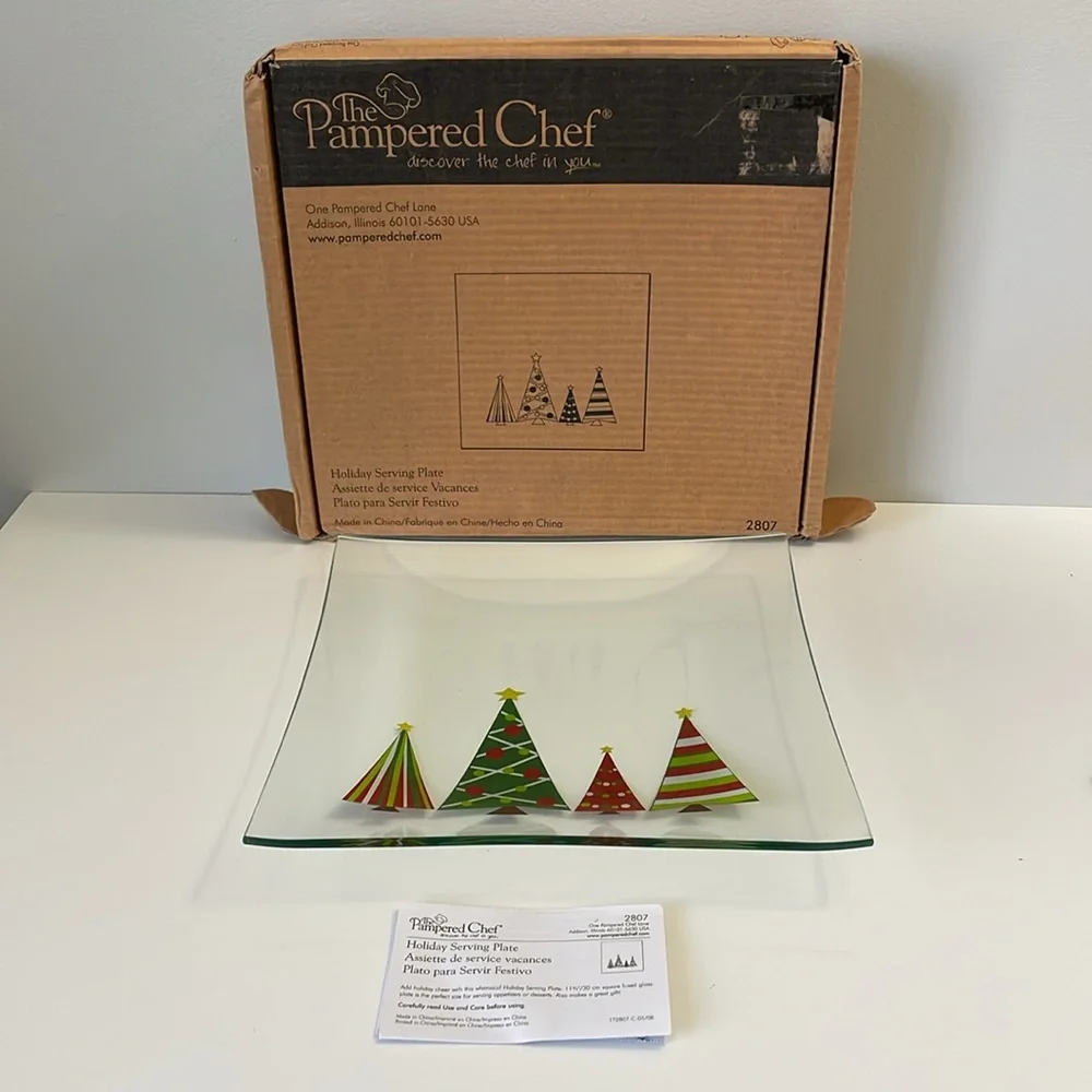 The Pampered Chef Holiday Serving Plate and‎ Set of 2 Holiday Spreaders.